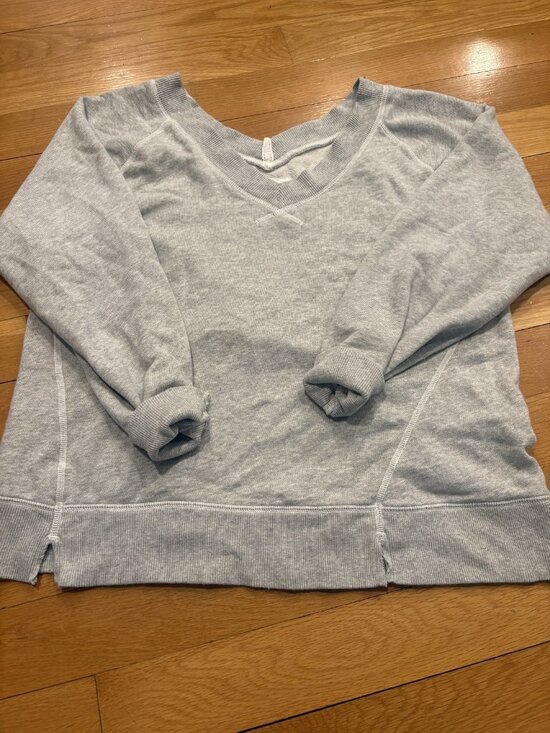 Aerie Sweaters - Aerie Size Extra Small (XS) Aerie Women's Gray V-Neck Pullover Sweater Size XS